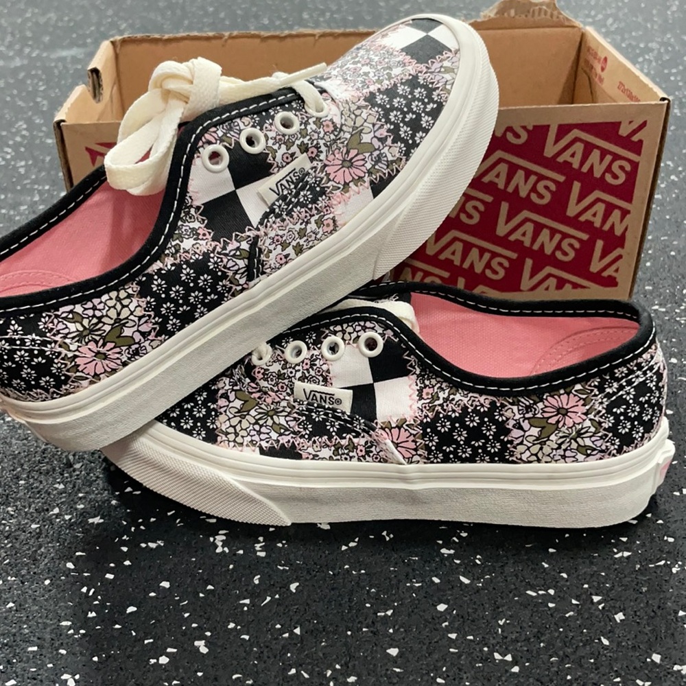 Vans authentic patchwork floral Youth 2.5 kids shoes NWT